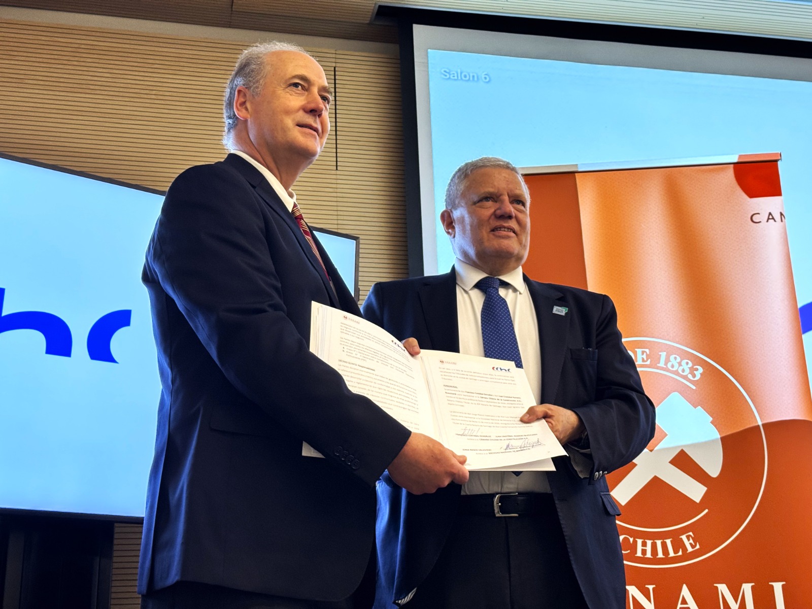 Firma de acuerdo entre la CChC y Sonami